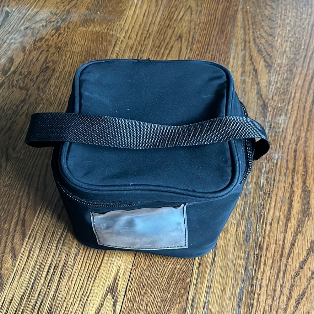 Medela mini isolated cooler with handle